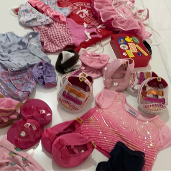Build-a-bear LOT - clothes, shoes, suitcase + - Picture 2 of 11